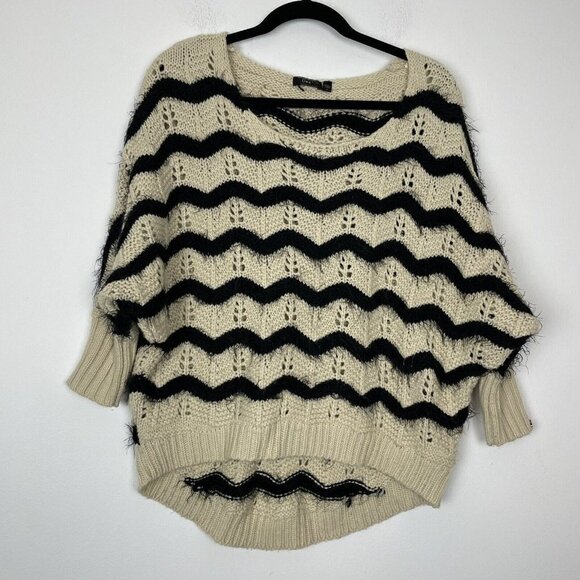 Dex Woman’s Dolman Sleeved Black Cream Fuzzy Sweater Size Medium - Picture 1 of 7